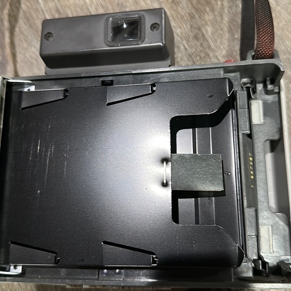 Vintage Polaroid automatic 104 Land camera - Picture 9 of 9